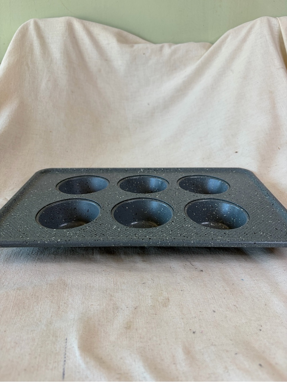 Posh Black Speckled 6-Cup Muffin Pan